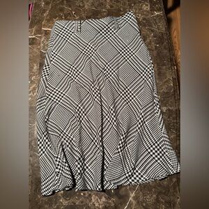 Elegant Black and White Houndstooth Skirt
